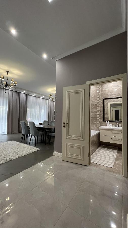 Hotel Manica Esentai City Almaty Eksteriør billede